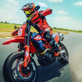 KTM MY2023 STREET SUPERMOTO&SPORTSTOURER MODELを発売 KTM MY2023 STREET SUPERMOTO&SPORTSTOURER MODELを発売
